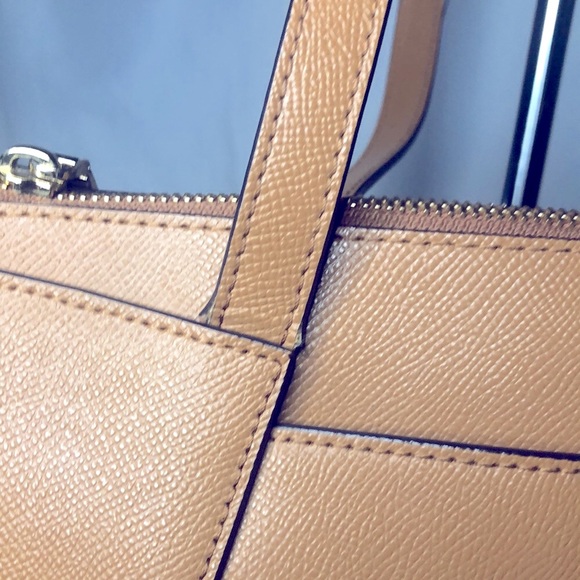 MICHAEL KORS light brown MADDIE lap top tote. - Picture 4 of 16